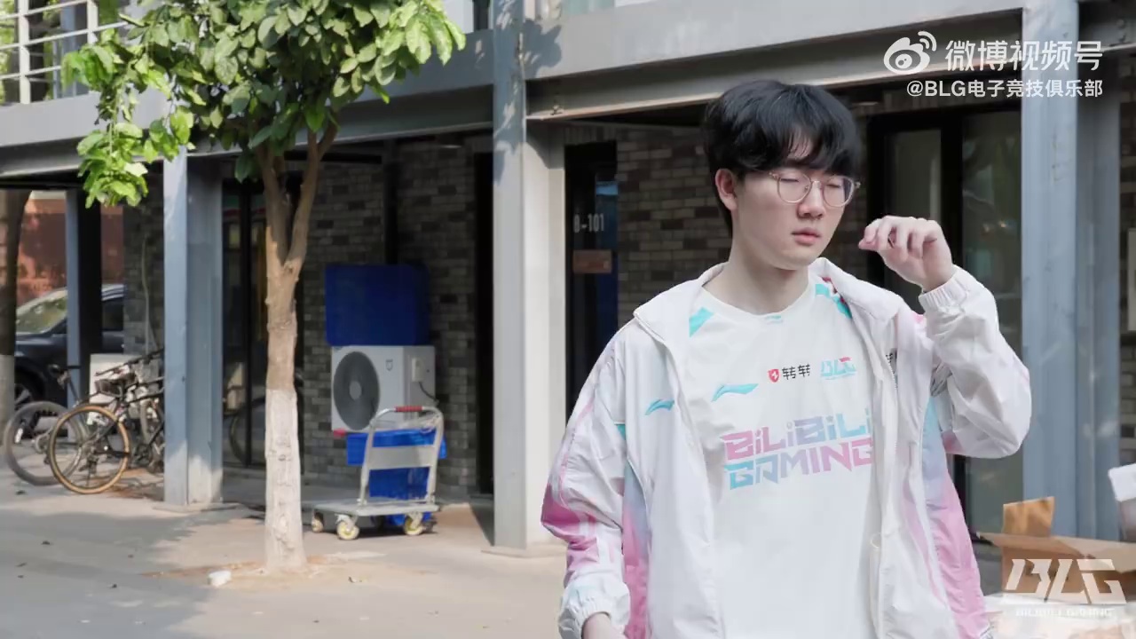 video-poster