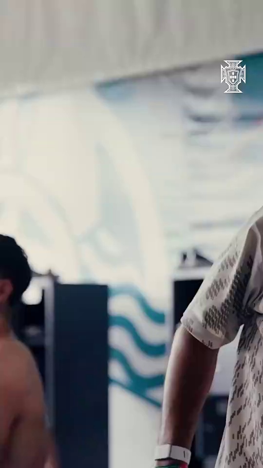 video-poster