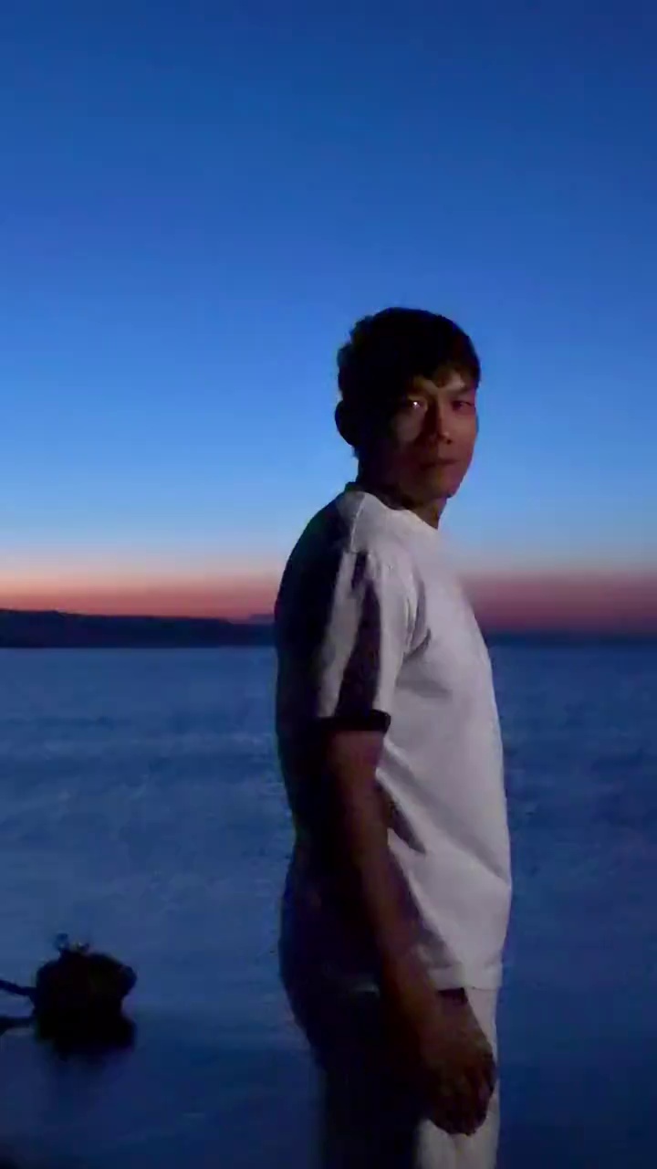 video-poster