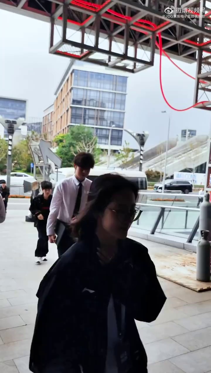 video-poster