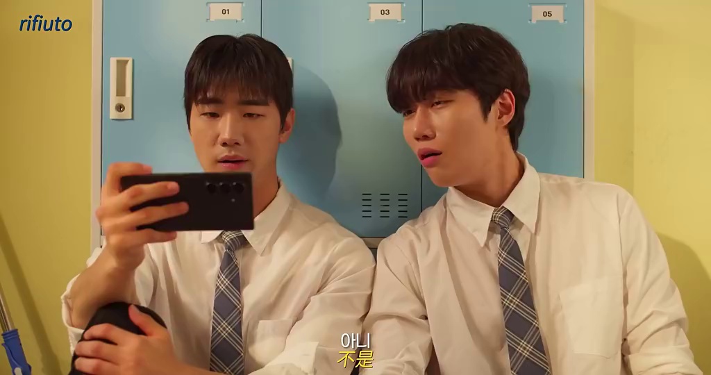 video-poster