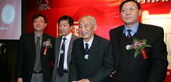 话]新中国篮球开山鼻祖牟作云,CBA冠军奖杯以