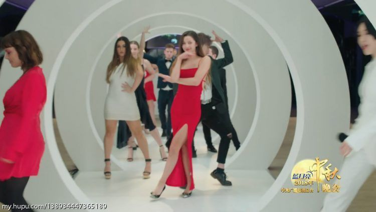 回看央视2018中秋晚会发现一位漂亮的澳大利