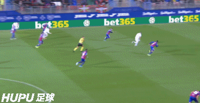 领跑射手榜！本泽马本赛季西甲9球，总进球超越普斯卡什