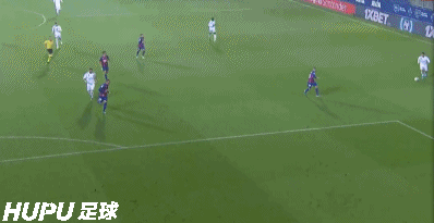 GIF：阿扎尔造点拉莫斯命中，皇马三分钟两球领先