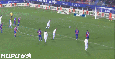 GIF：阿扎尔造点拉莫斯命中，皇马三分钟两球领先