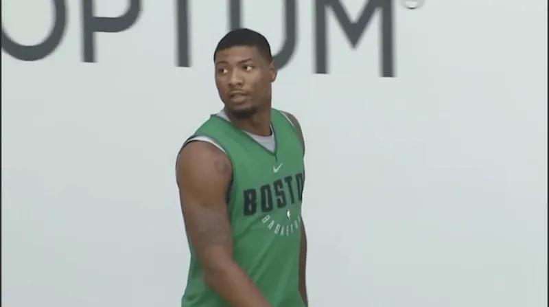 ??怒氣值拉滿！CC搶斷約基奇單臂隔扣納吉2+1！還瞪了納吉一眼