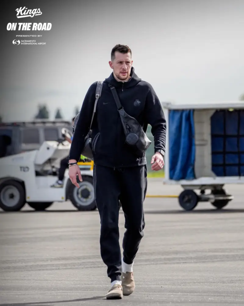 土耳其業余比賽門將開球擊中海鷗，一球員為它做胸外按壓