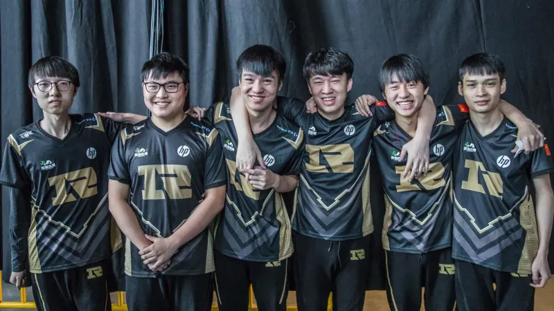 SKT vs SB