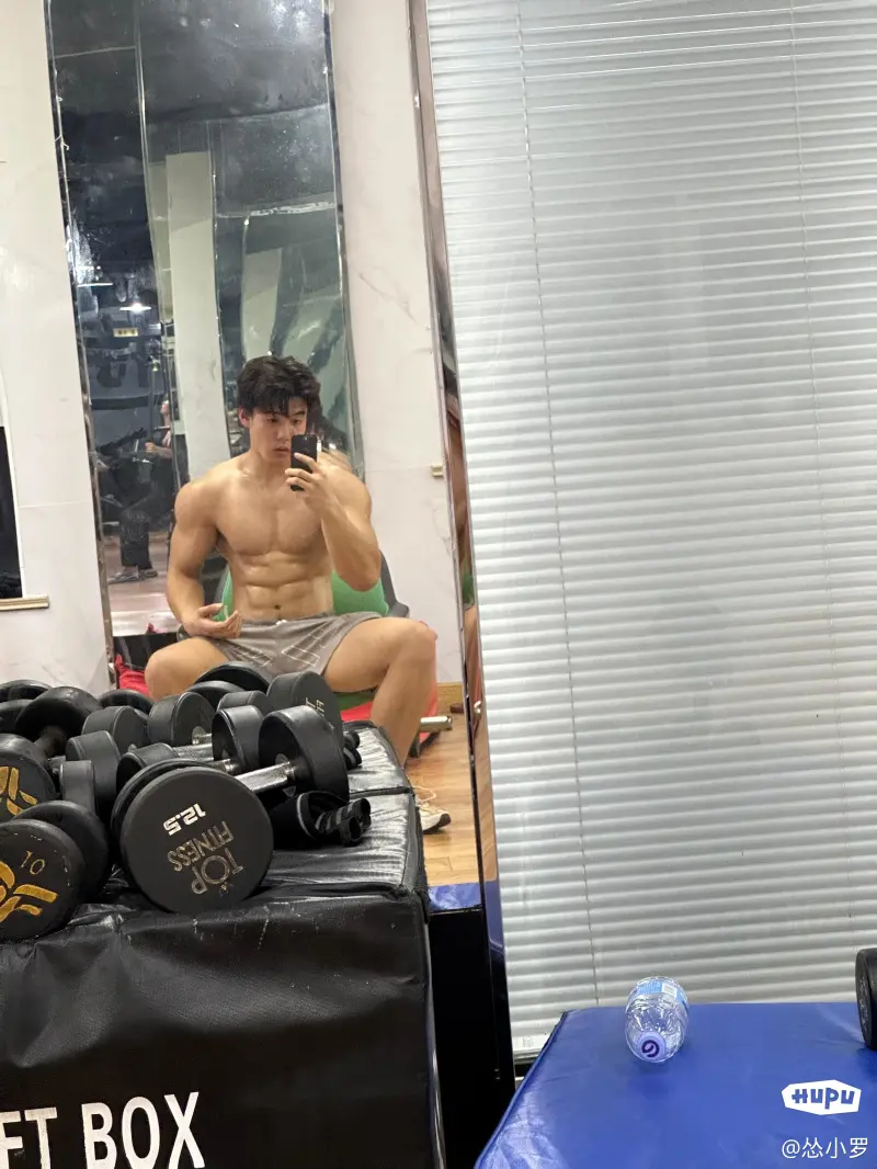 男生180体重多少完美