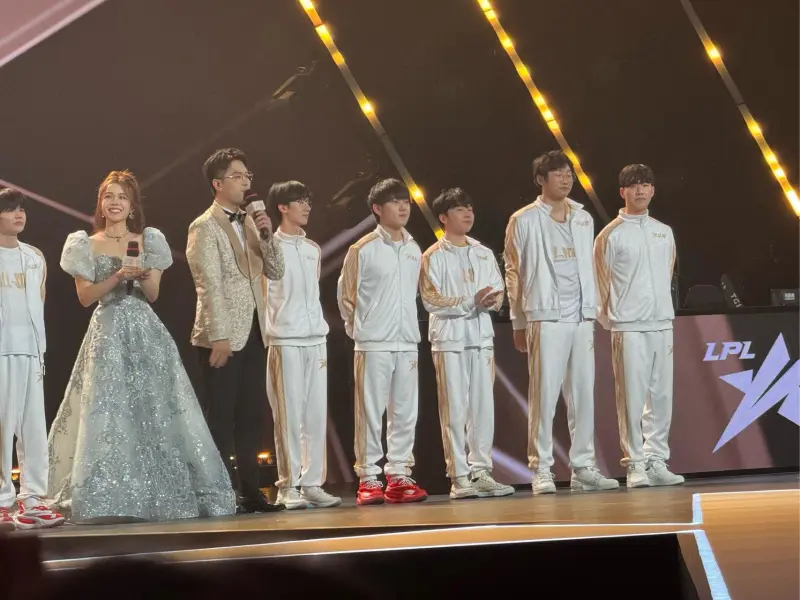 [流言板]全明星现场返图：teama获得比赛胜利！是18ig五人的默契！