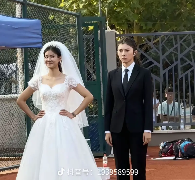 夏思凝看吴艳妮的表情真的太好笑了 -步行街主干道-虎扑社区