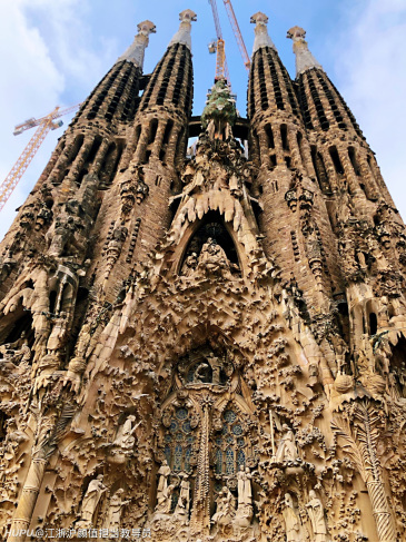 巴塞罗那和马德里这两座西班牙城市哪一个知名