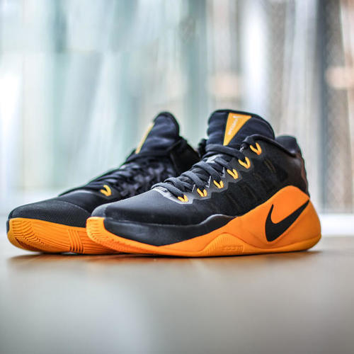 想买一双适合水泥地的篮球鞋