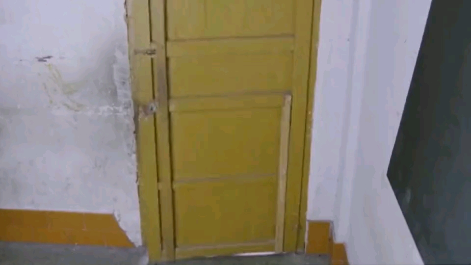 video-poster