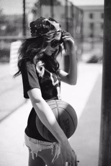 二手车的价格是不是参考新车的落地价?各位J