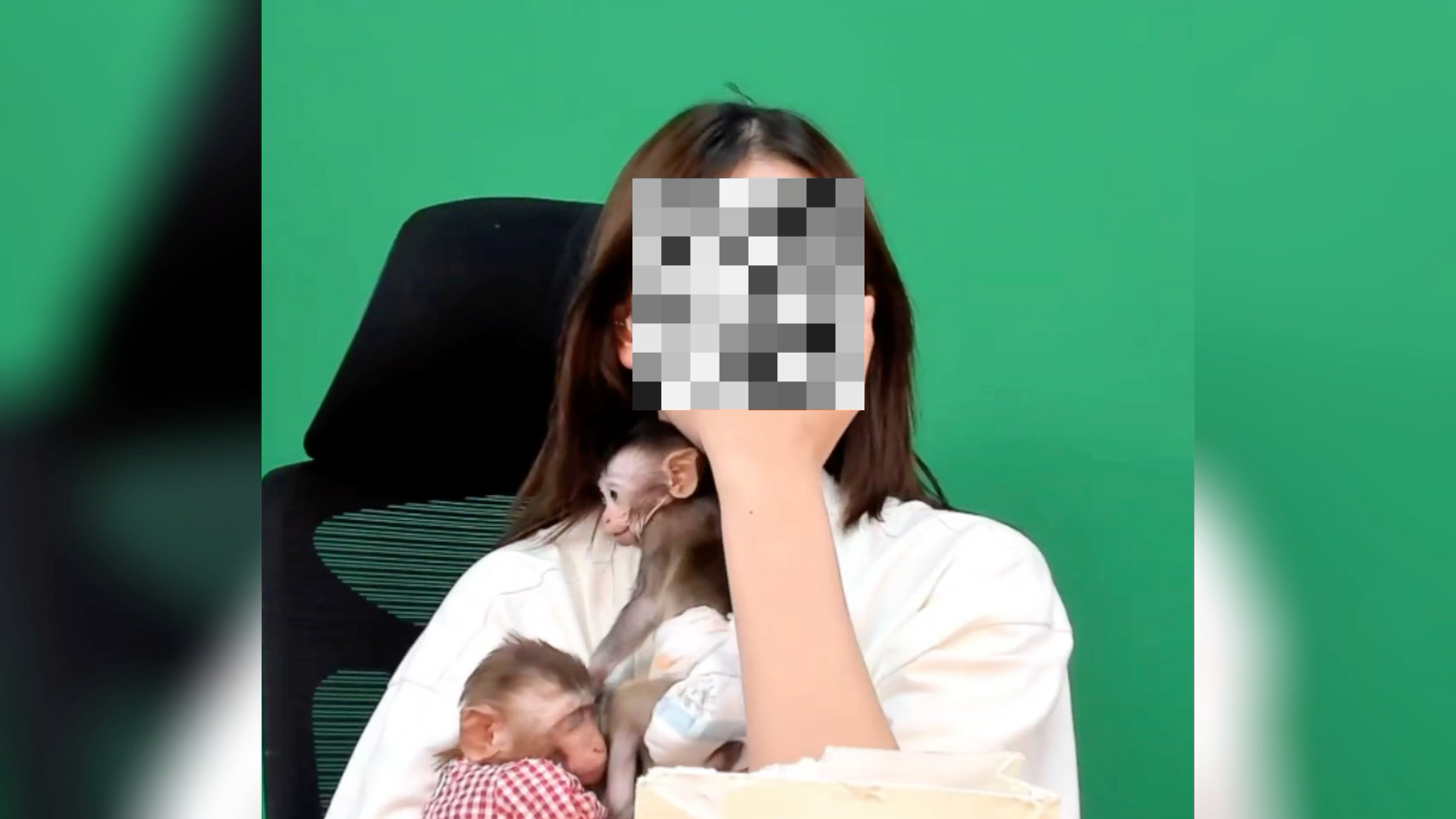 video-poster