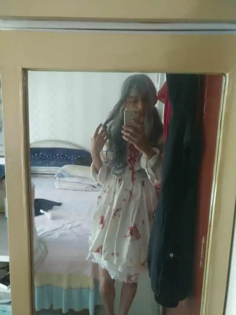 终于轮到我了，被强迫女装了，这颜值什么水平