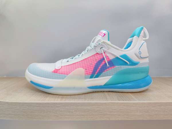 今天去店里看了闪击8夏季版，真是……