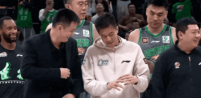感觉左现已不想和现在的队友一同打了...