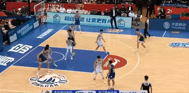[流言板]杨瀚森低位单打余嘉豪转身后上反篮打成2+1，随后怒吼庆祝