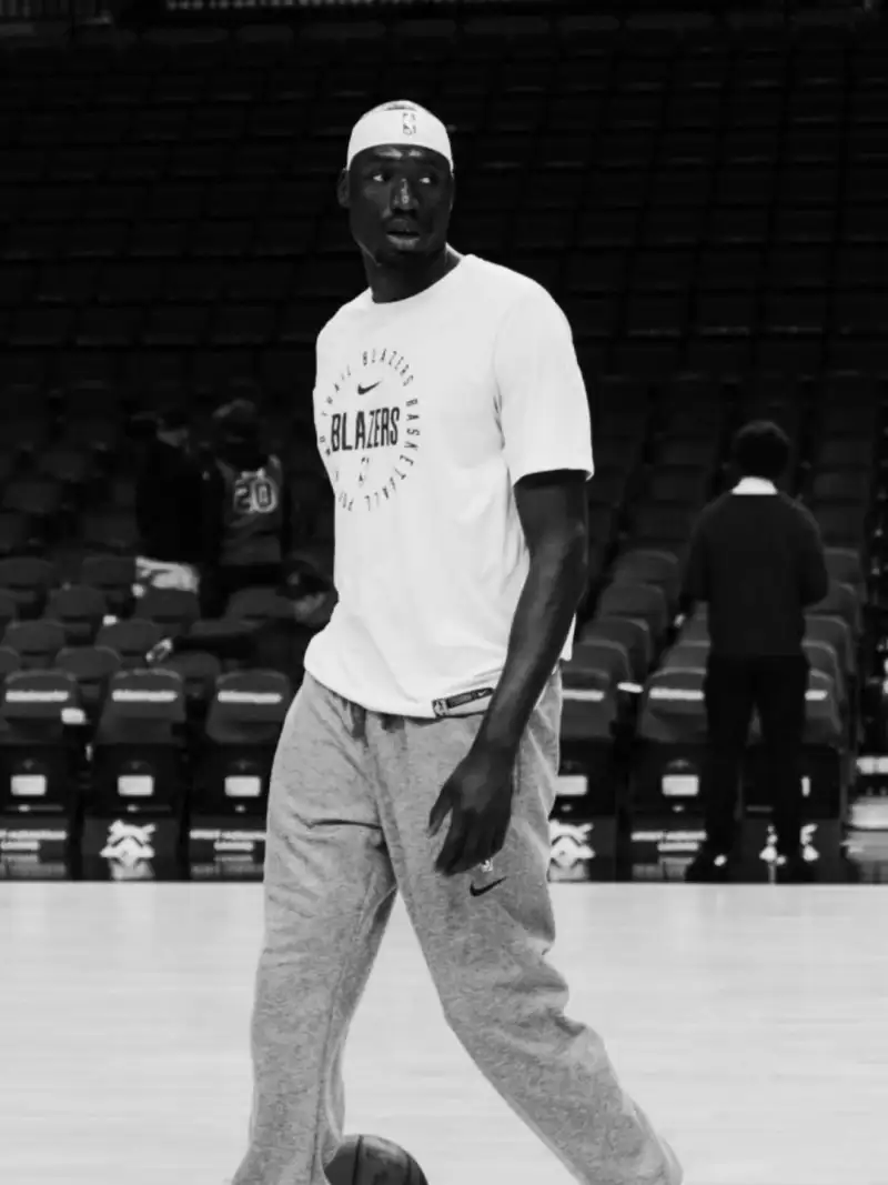 布倫森談文班：我最佩服為成為最好的球員而付出一切的人