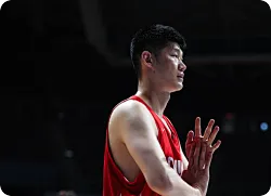 男篮热身赛：胡金秋全场5中4，得到11分7篮板2助攻1盖帽
