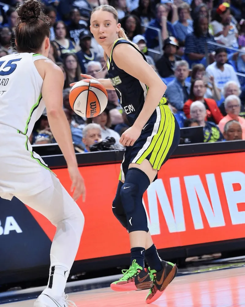 [流言板]佩頓二世籃下單臂劈扣5投全中砍下10分，勇士末節(jié)追平比分