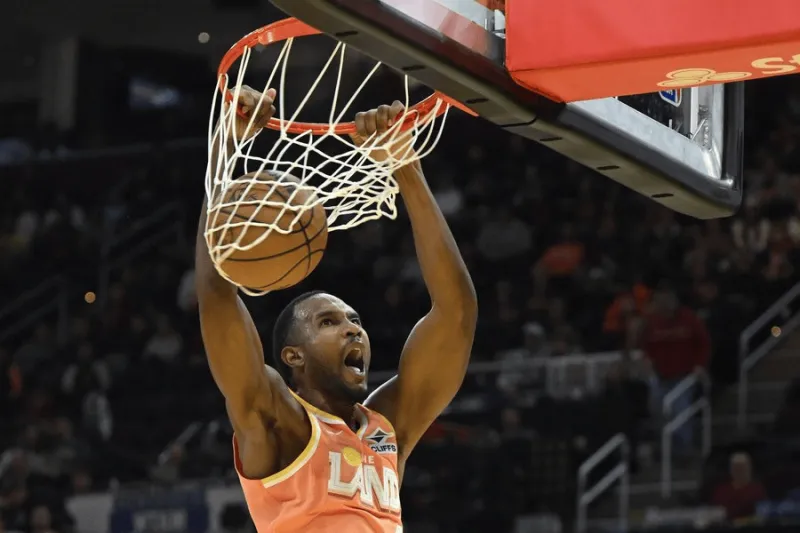 [流言板]東契奇近7戰場均38.1分9.1板8助2斷1帽，湖人7戰全勝