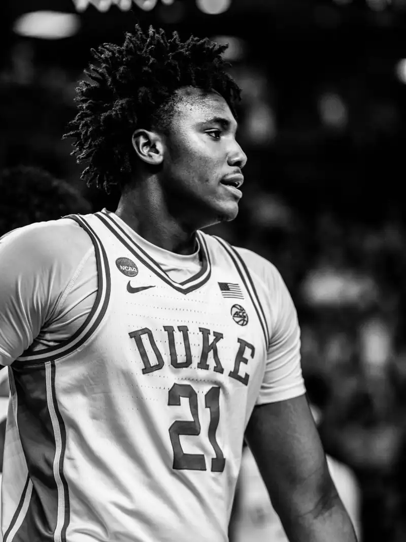 留洋歷經(jīng)重重艱難！萬項去年一個月被藏3次球包 遭歐洲人挑釁攻擊