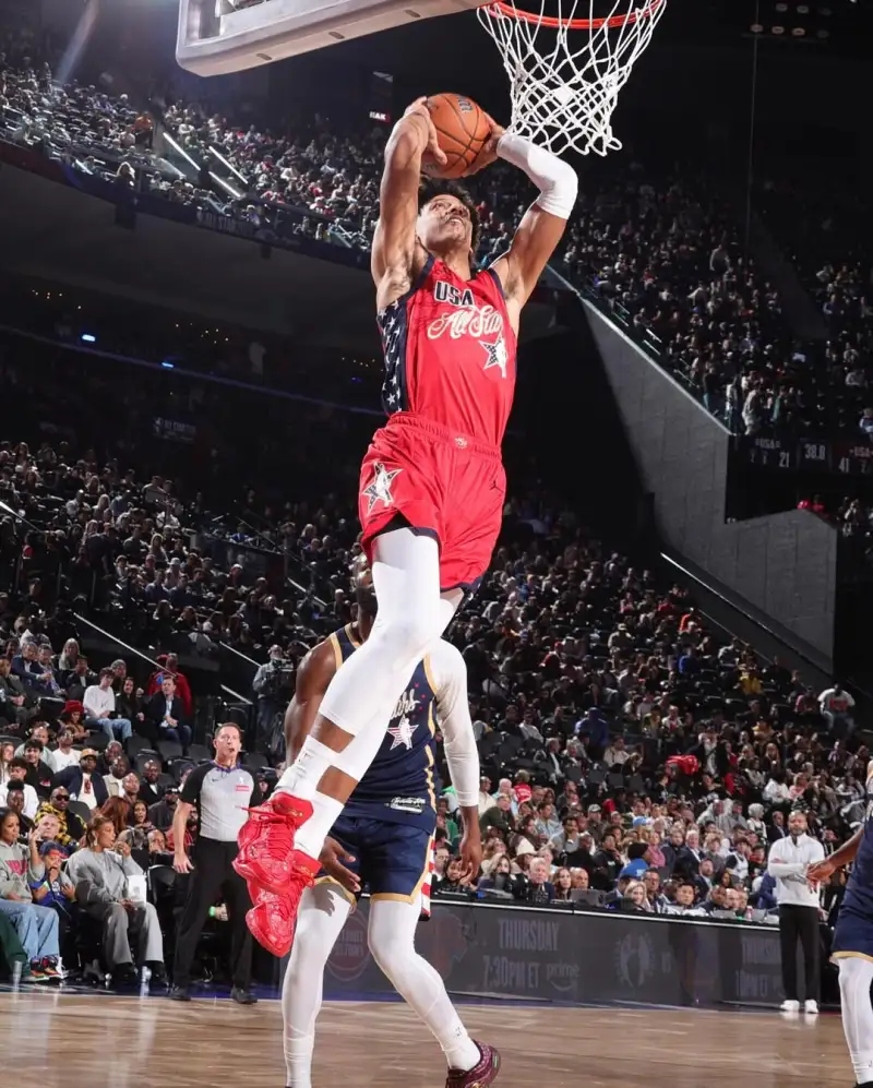 Carry！里夫斯上半場(chǎng)9中5得到19分1板2助1斷 罰球8中8