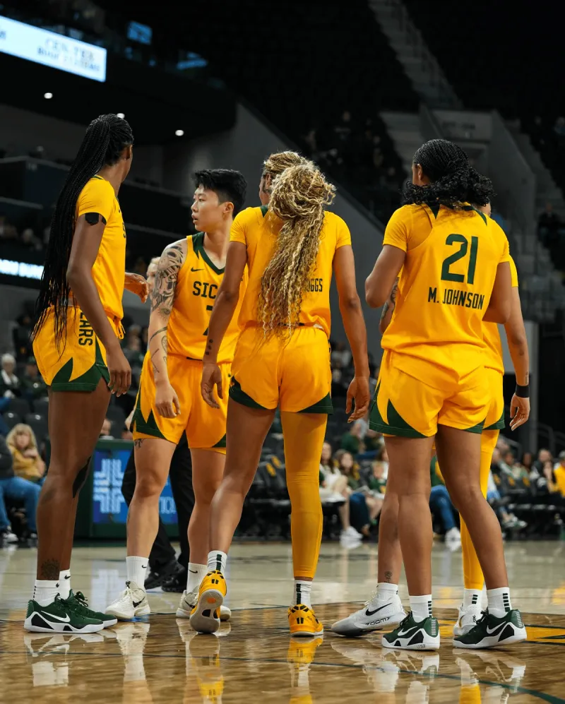 雷霆15連勝:防到綠軍半場27分?! 雷霆15連勝:防到綠軍半場27分?!