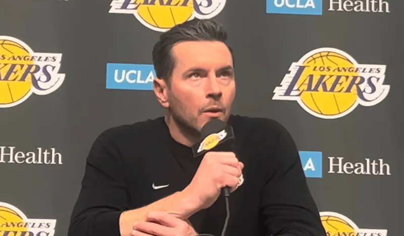 巴薩客戰(zhàn)畢巴首發(fā)：卡薩多搭檔貝爾納爾，萊萬、佩德里、拉菲替補(bǔ)