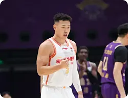 手感不佳！贺希宁全场投篮13中3，三分7中1得到10分5篮板7助