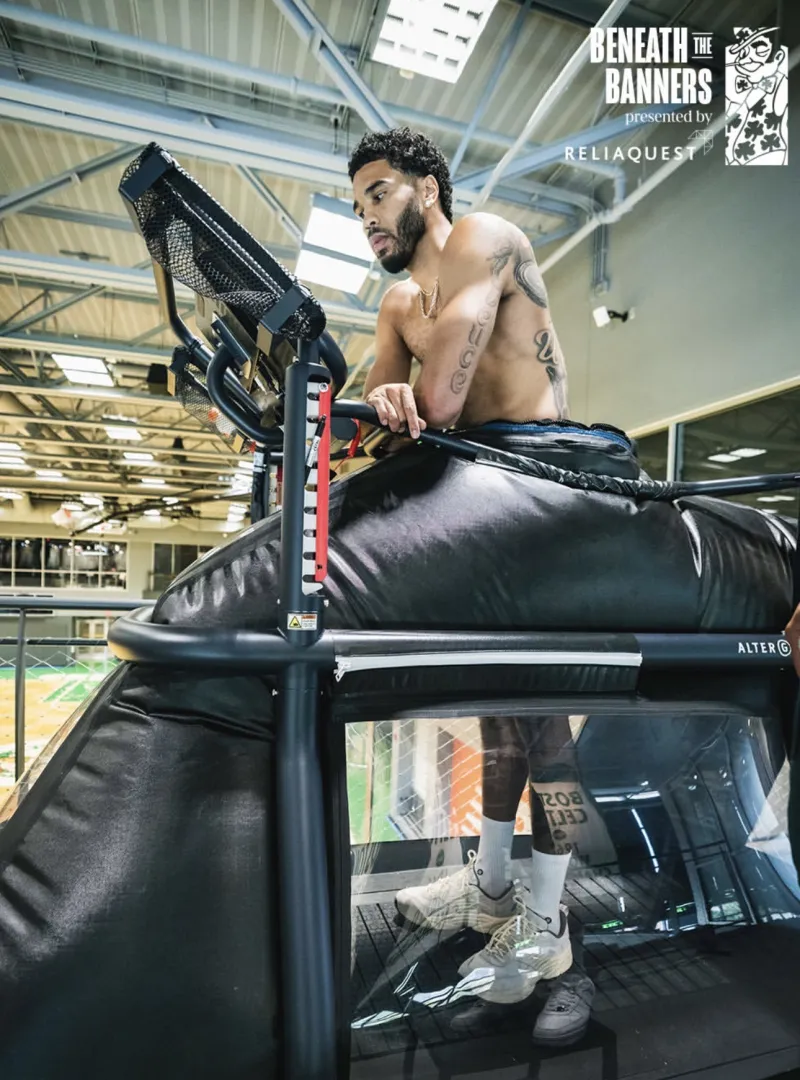 被單點爆破！許爾特追打拉塞爾連續打成2+1 拉塞爾犯滿離場