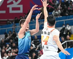 王俊杰出战17分钟，投篮6中0、三分2中0得到0分2篮板2助攻