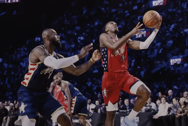 ??騎馬射箭都來了！庫里單手單腳拋投三分！還進了！