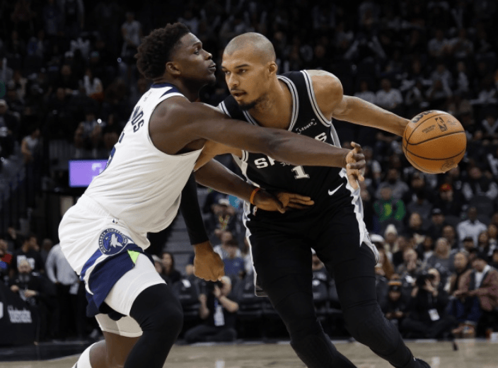 [流言板]文班和华子合砍94分，创1966年以来状元秀球员对阵得分新高