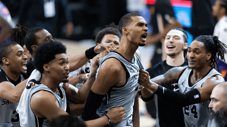 打持球擋整個1突湖人鯊算不算高貴？90速度，雙板93，彈跳98，力量103，全服最寬模型