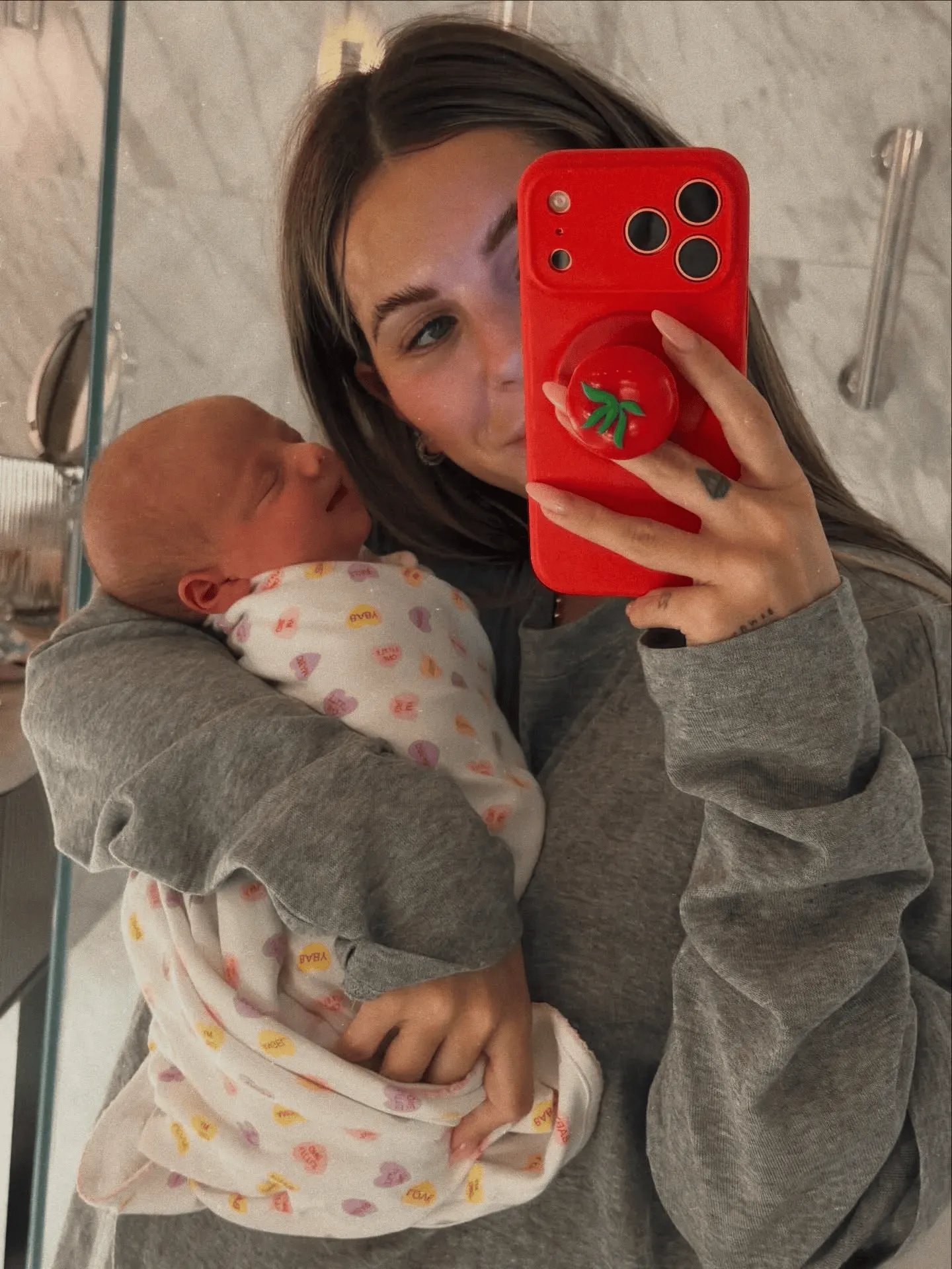 ??湖人6連勝期間艾頓在場時湖人凈勝分為+13.3 不在場為+5.8