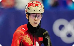 短道速滑女子500米1/4决赛：范可新排名第三小q晋级