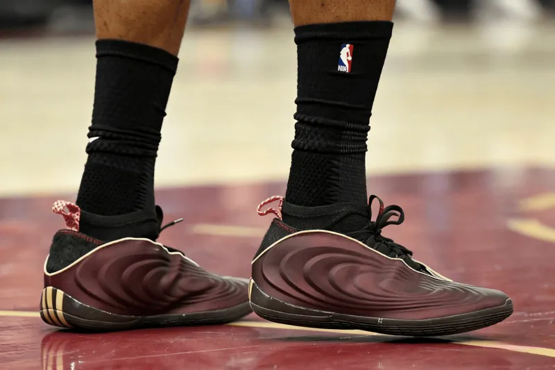 喬治談恩比德恢復狀態：最好的辦法是繼續打比賽 身體逐漸會適應