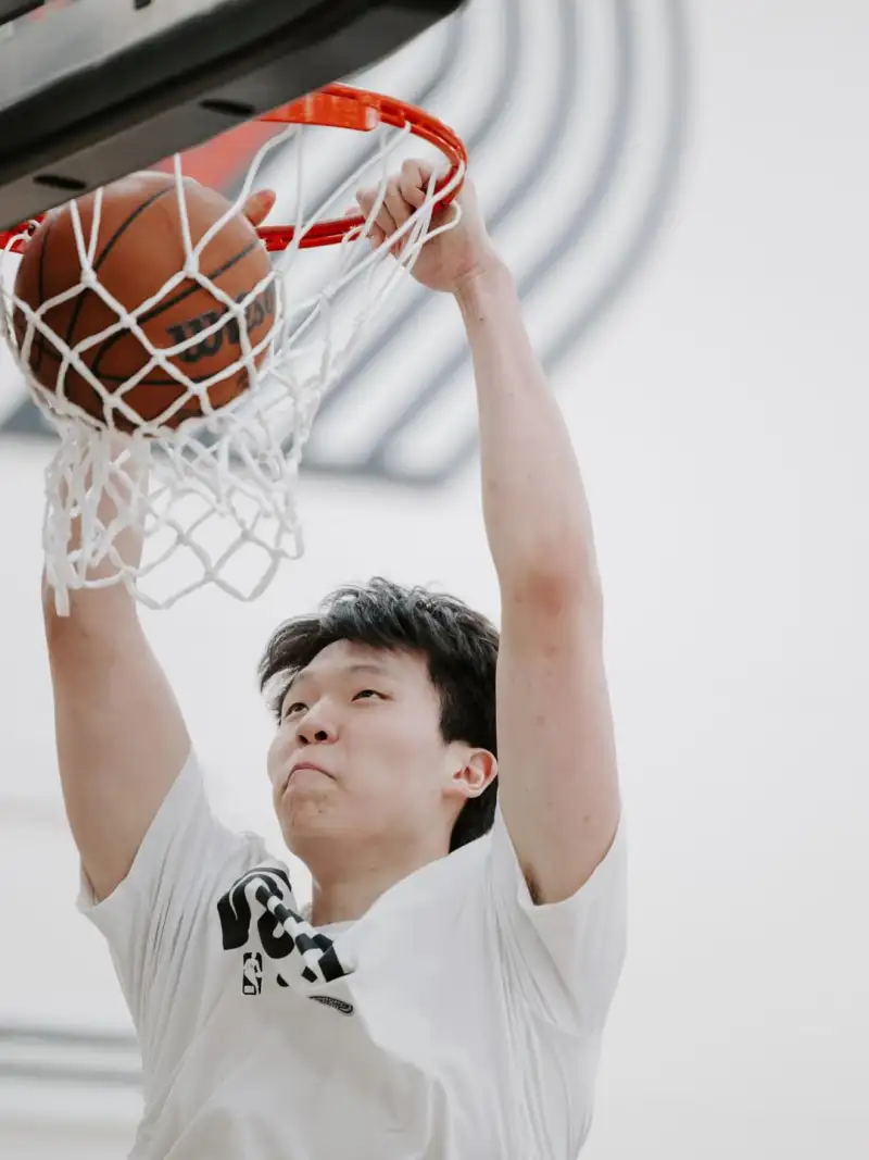 [流言板]新時代！快船官方曬加蘭10號球衣定妝照與球迷分享