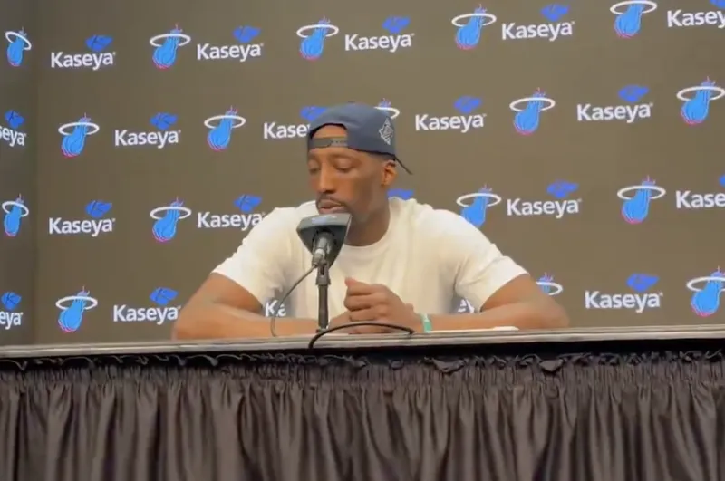 剛刷到白小純視頻回應，讓我想起了傘粉開蘇楠