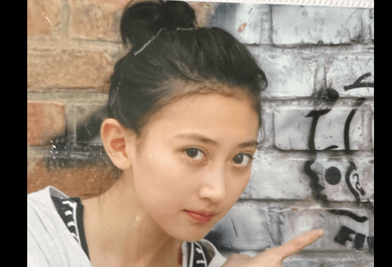 主持唯嘉分享视频：我的16岁很美好，现在也是