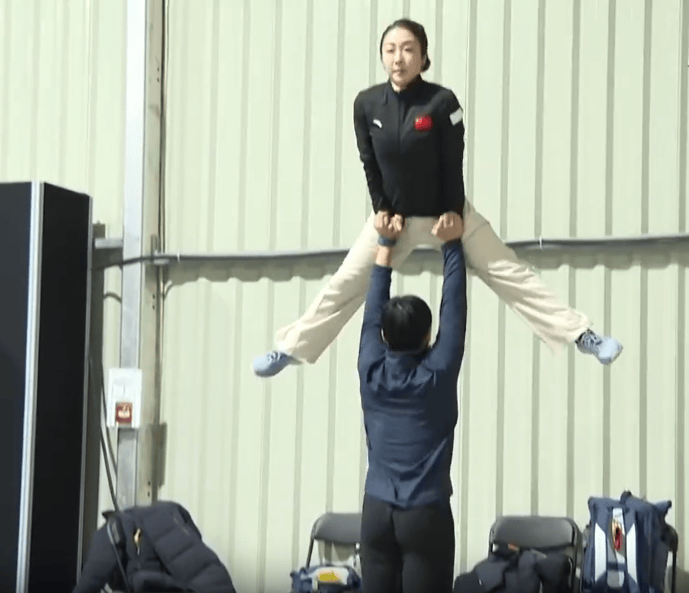 中国花滑组合隋文静与韩聪已进行首次上冰训练，为大赛做最后准备