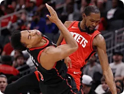 深度解析NBA带球撞人规则：为何这是最有争议的判罚？