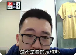 这是足球比赛吗？马竞遭巴萨逆转，莱万胸口碎大石绝杀