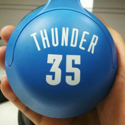 女孩子比男孩子发育早,同年龄段的小学生而论