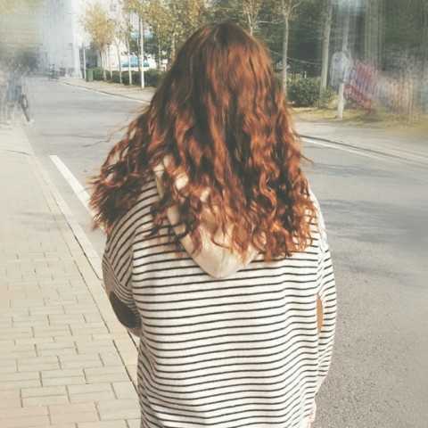 【疑似上海某985大一男生偷拍女生裙底被劝退